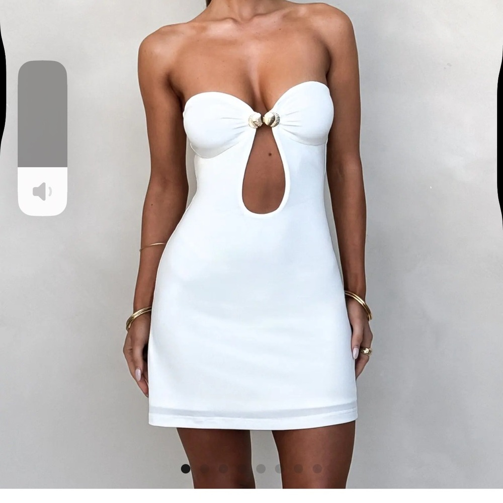 CECILY MINI DRESS TIGER MIST - WHITE DRESS WITH GOLD SEA SHELL ACCENT